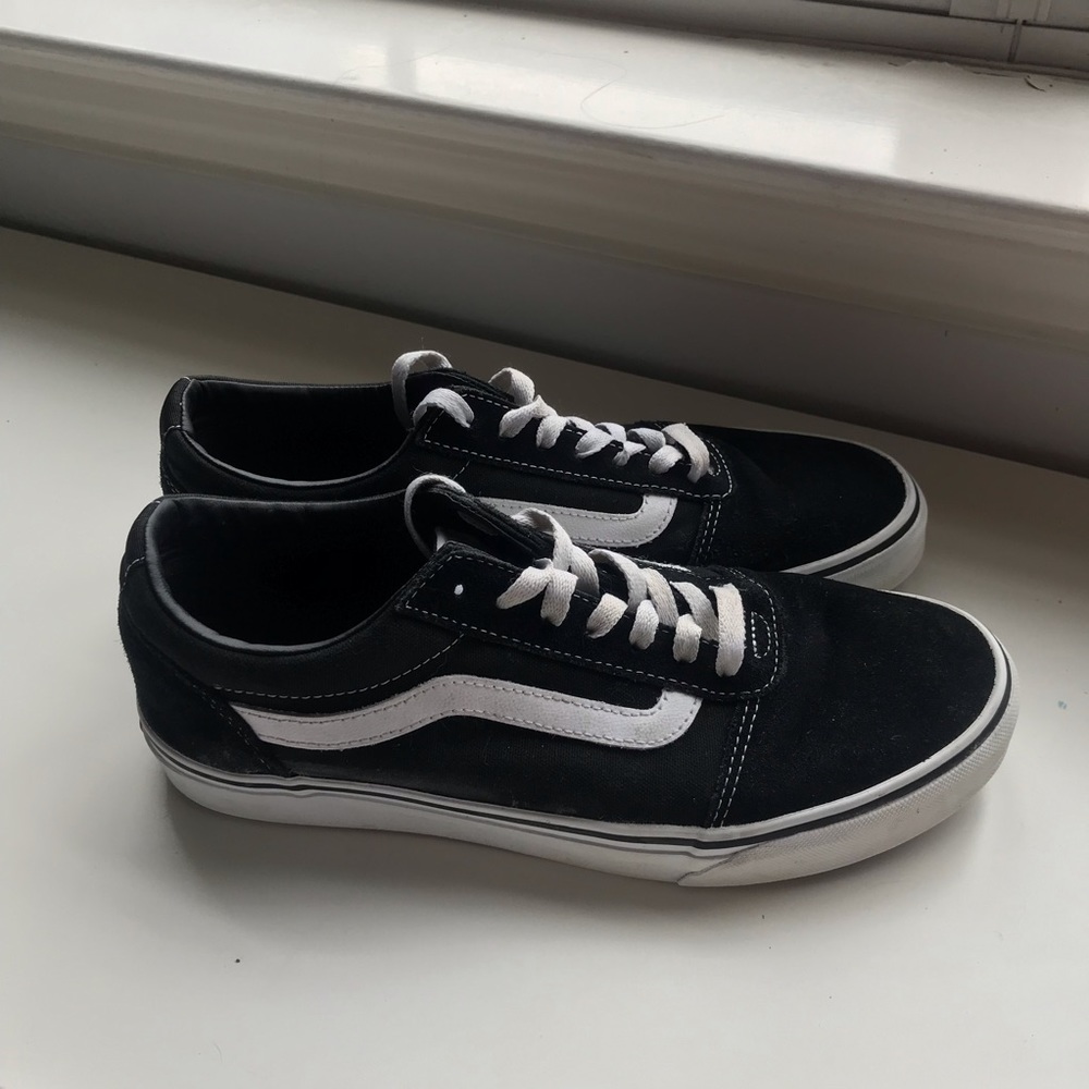 Lightly used black and white old skool Vans